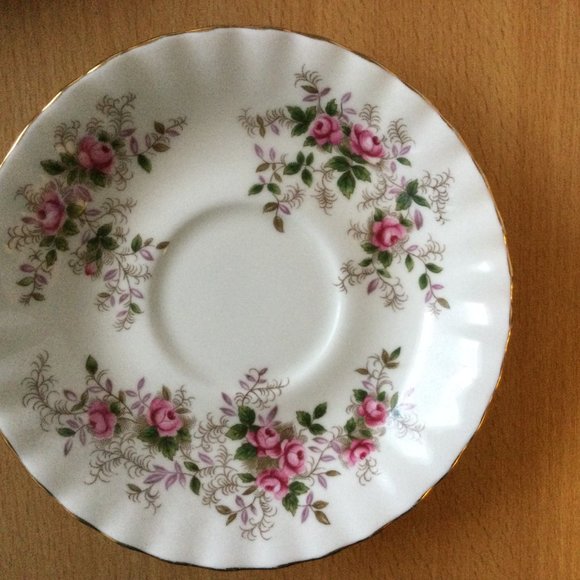 Vintage Royal Albert saucer plates floral patterns lot of three - Picture 2 of 5